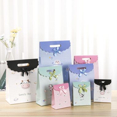 TÚI GIẤY CÓ NẮP/ NẮP GẬP Với hình dáng độc đáo